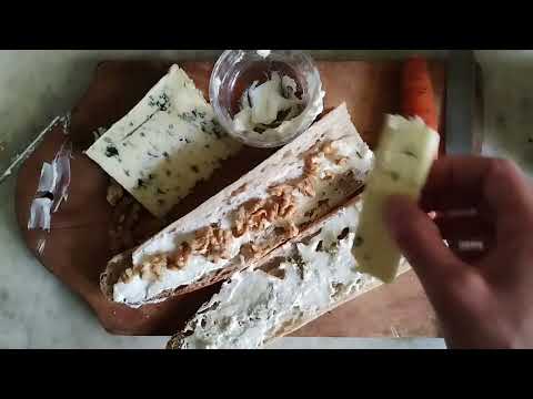 receta de pincho de roquefort con nueces y pan