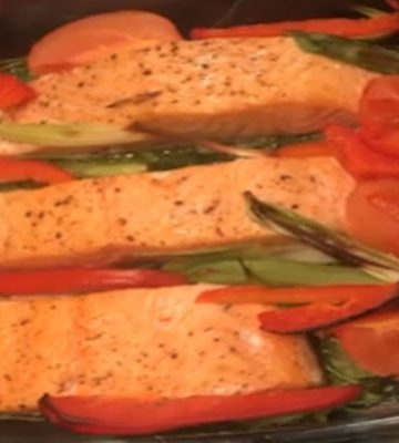 receta de salmón al horno con hinojo y tomate