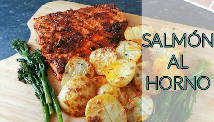 Receta de salmón al horno con patatas y verduras