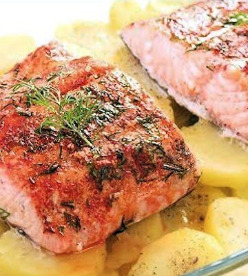 Receta de salmón al horno con verduras y gambas