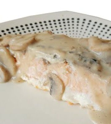 Receta de salmón en salsa amarilla de cebolla y champiñones