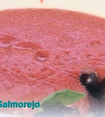 Receta de salmorejo de remolacha y tomate